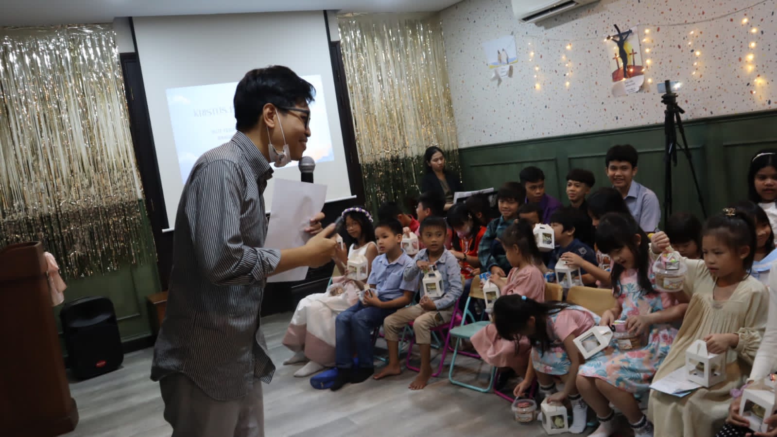 Pemberian Hadiah & Karakter Kristiani — Sekolah Minggu Gereja Berea Sungrak Indonesia